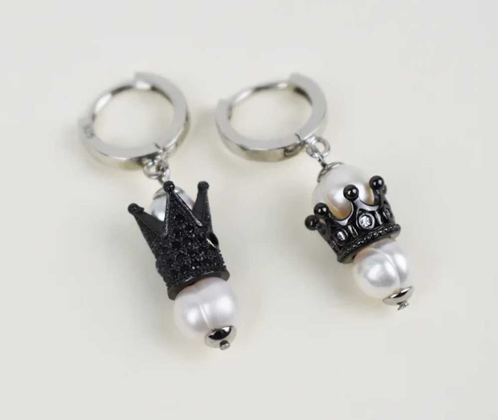Quirky pearl and crown drop earrings, eye catchin… - image 5