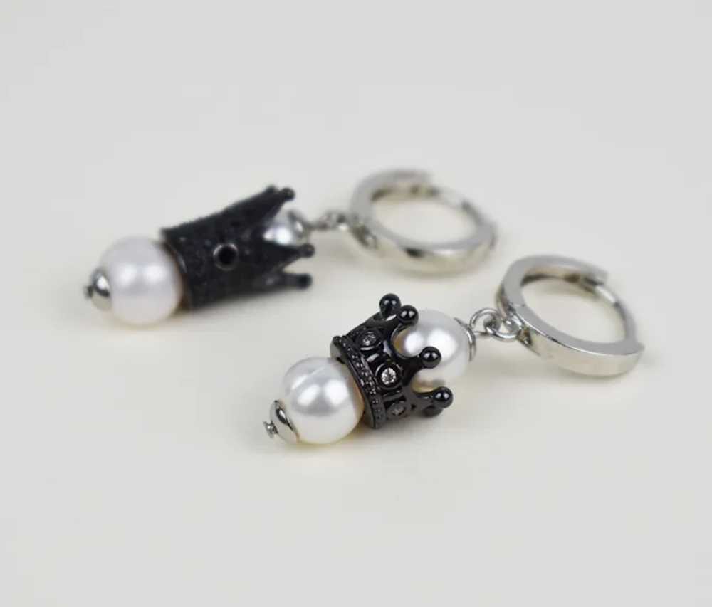 Quirky pearl and crown drop earrings, eye catchin… - image 9
