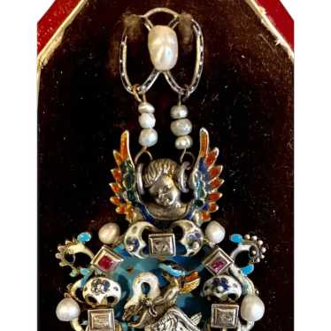 Beautiful intricate antique pendant ( in original 