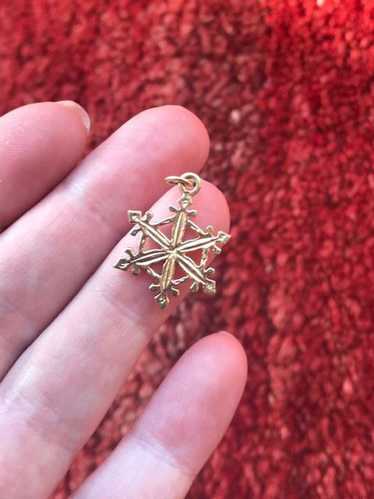 Unknown Brand 14k solid gold snowflake pendant |…