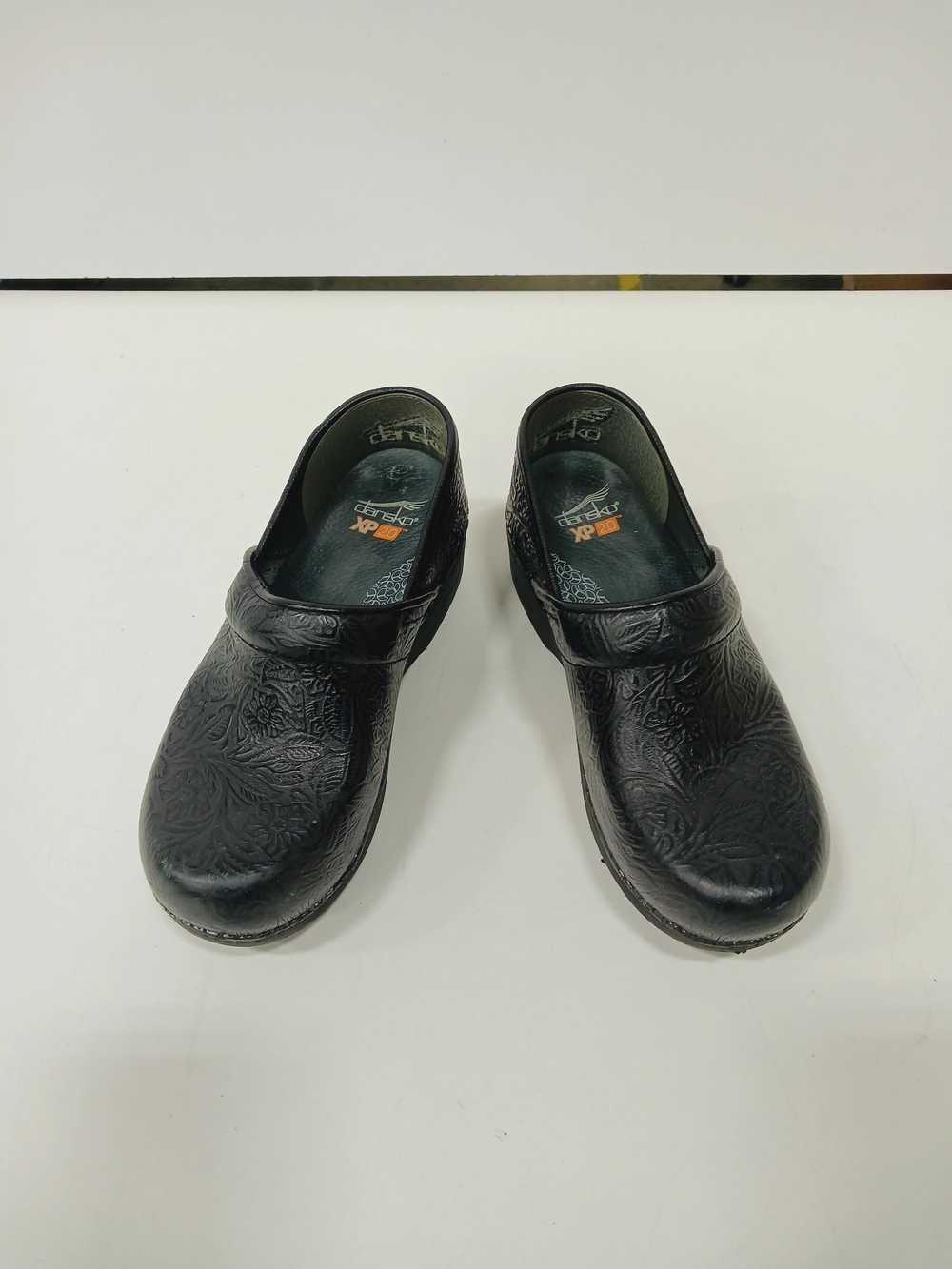 Dansko Women's Black Tooled Leather Clogs Size 37 - image 2