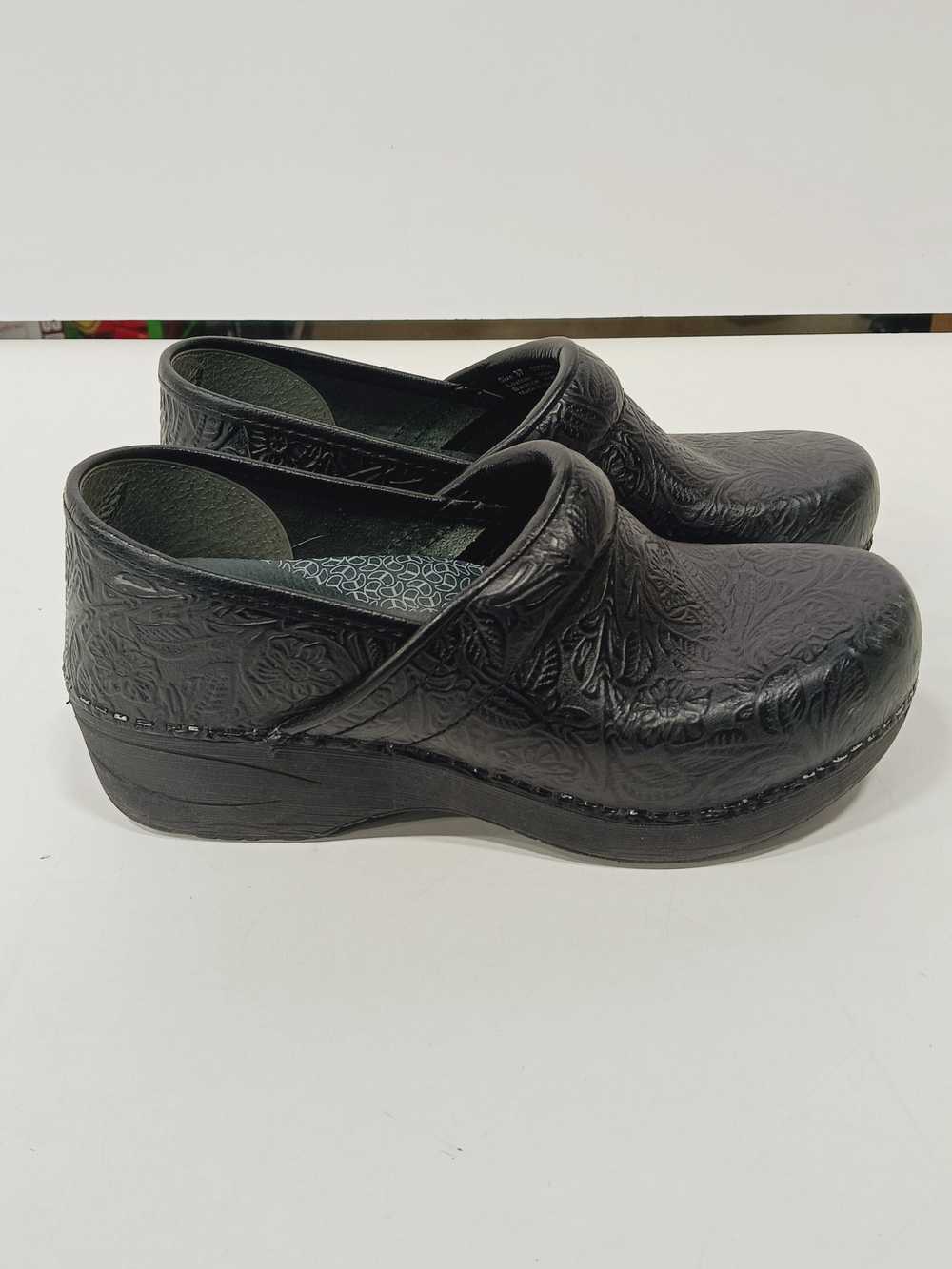 Dansko Women's Black Tooled Leather Clogs Size 37 - image 3