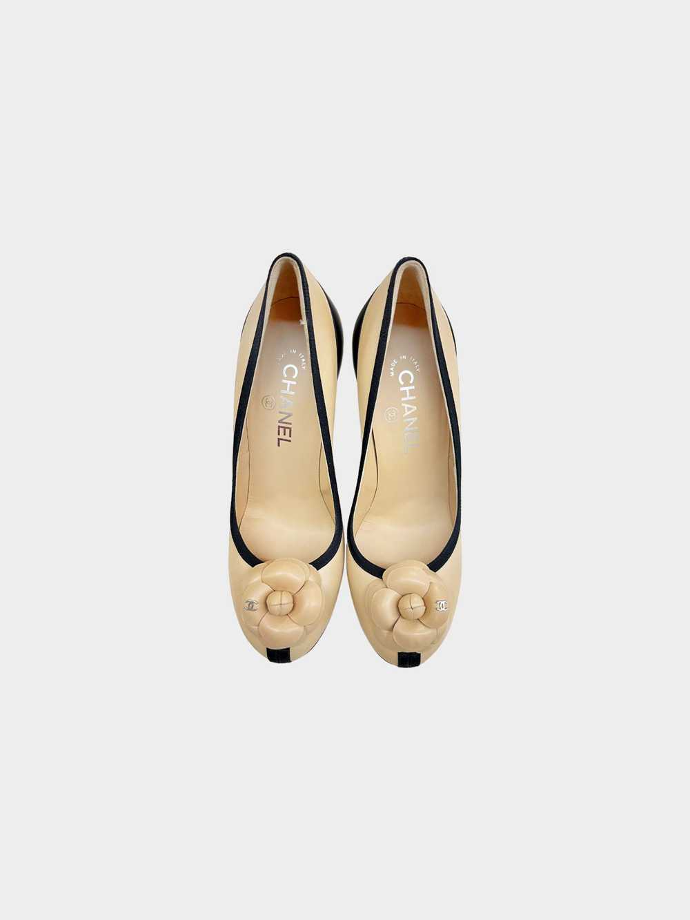 Chanel 2010s Two-toned Camellia Leather Pumps - image 2