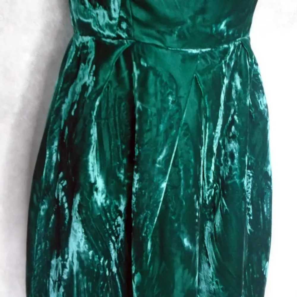Festive Dark Green Crushed Velvet Dress - image 4