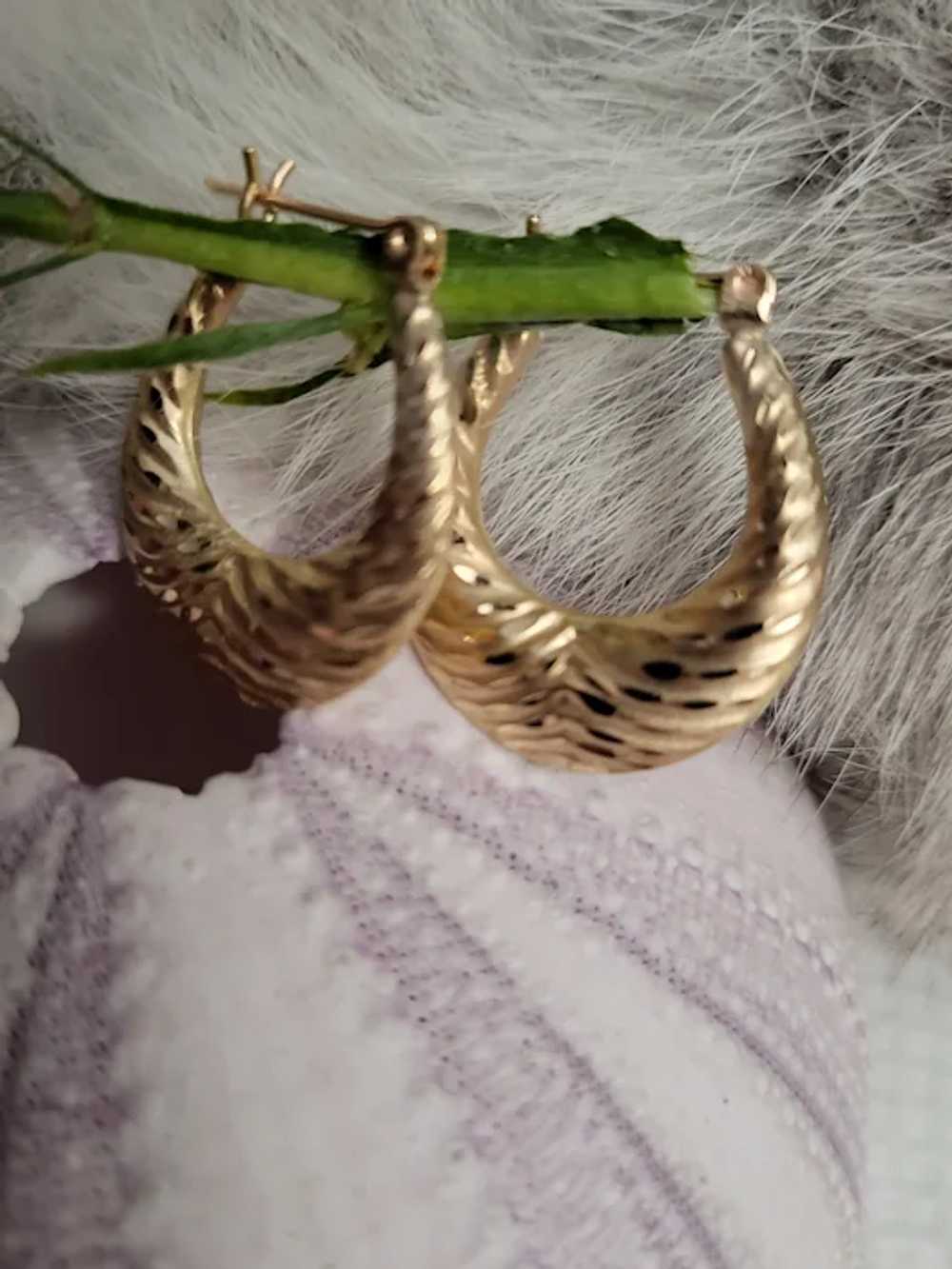 14K Gold Hoops Wave 2.4 Grams Textured Earrings - image 4