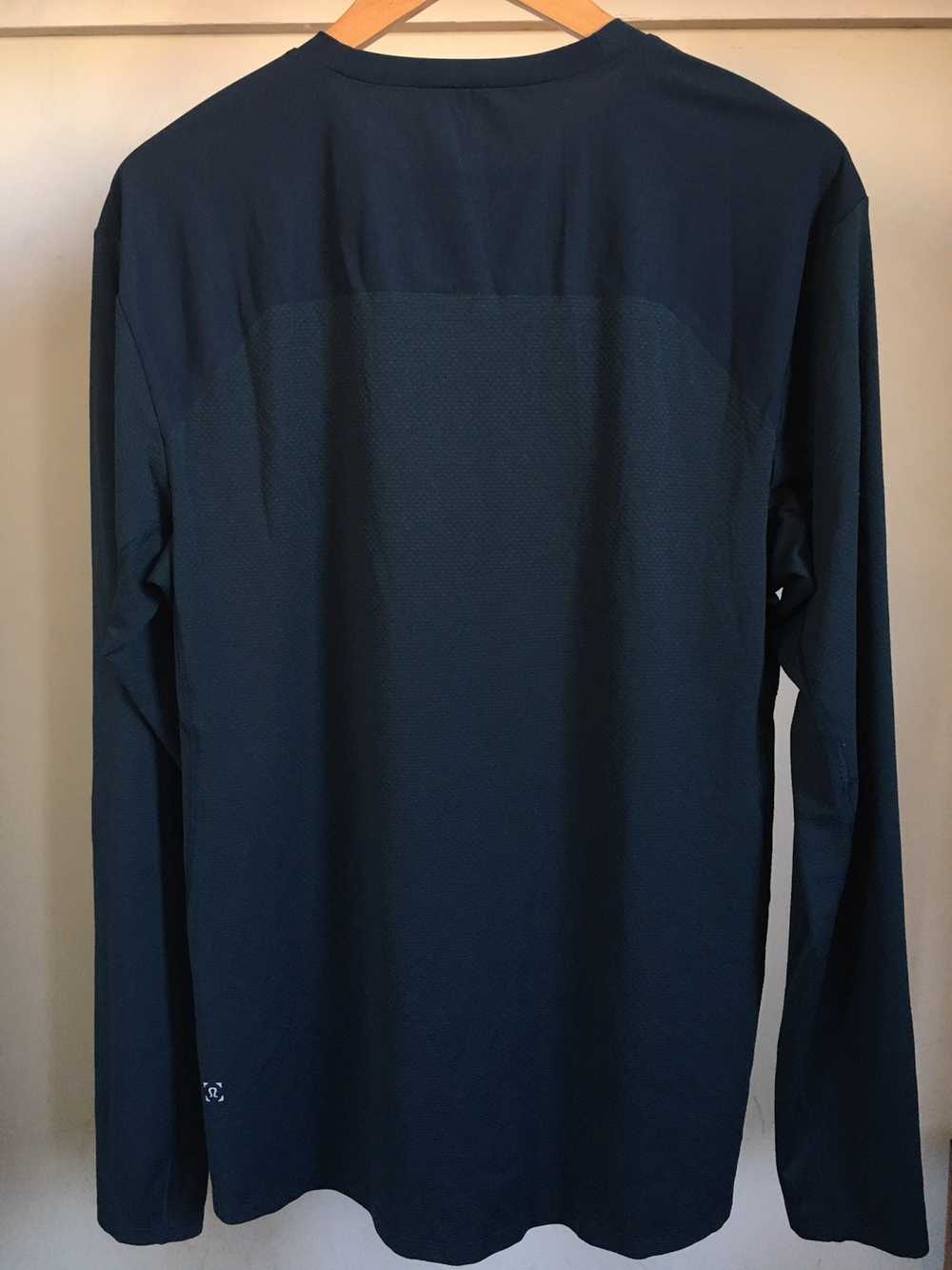 Lululemon Two-Tone Training Workout Long Sleeve - image 2