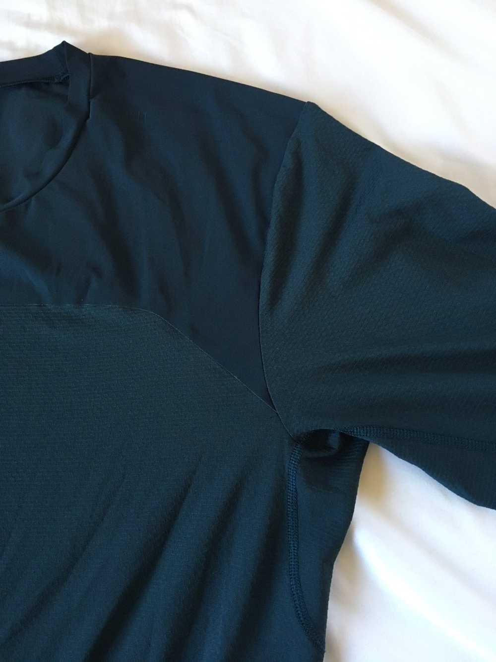 Lululemon Two-Tone Training Workout Long Sleeve - image 3