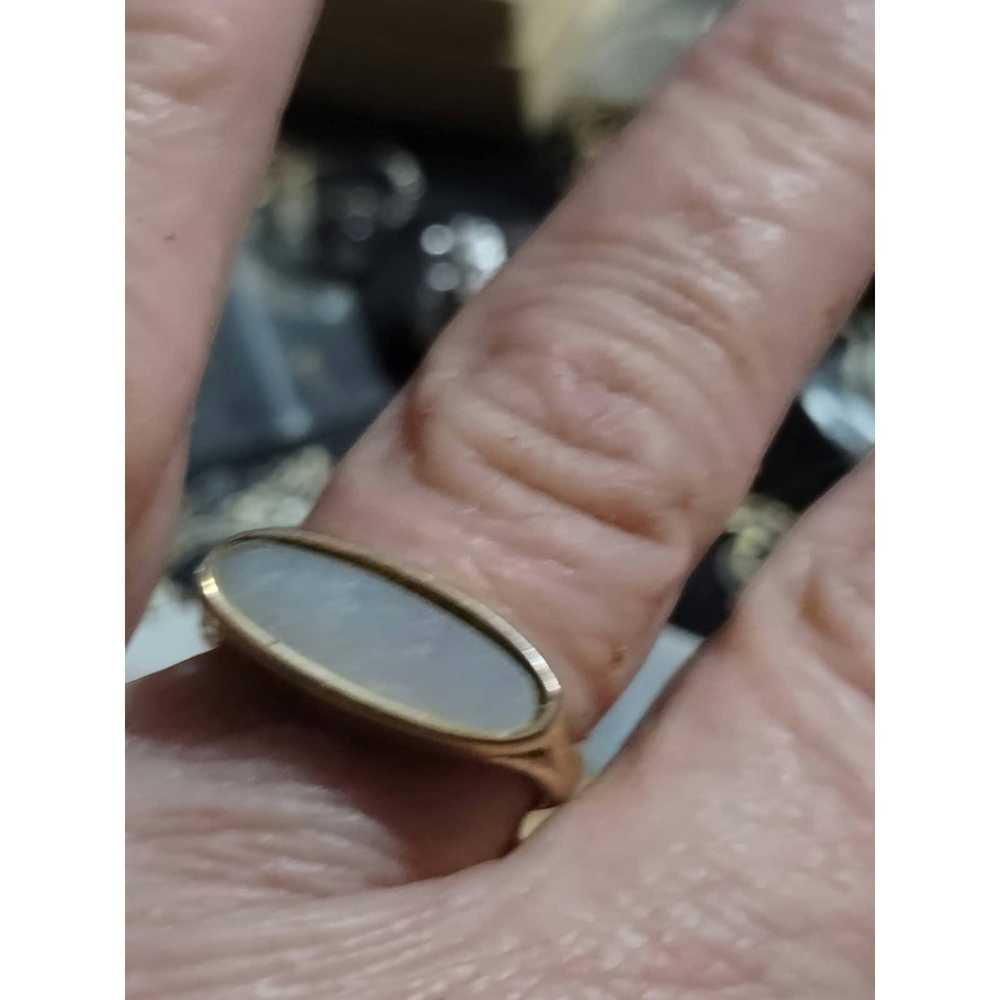 Vintage Gorgeous size 7 mother of pearl ring - image 1