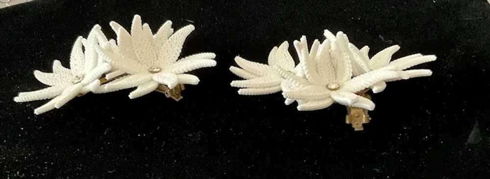 Vintage White Plastic Huge Flower Earrings - image 3