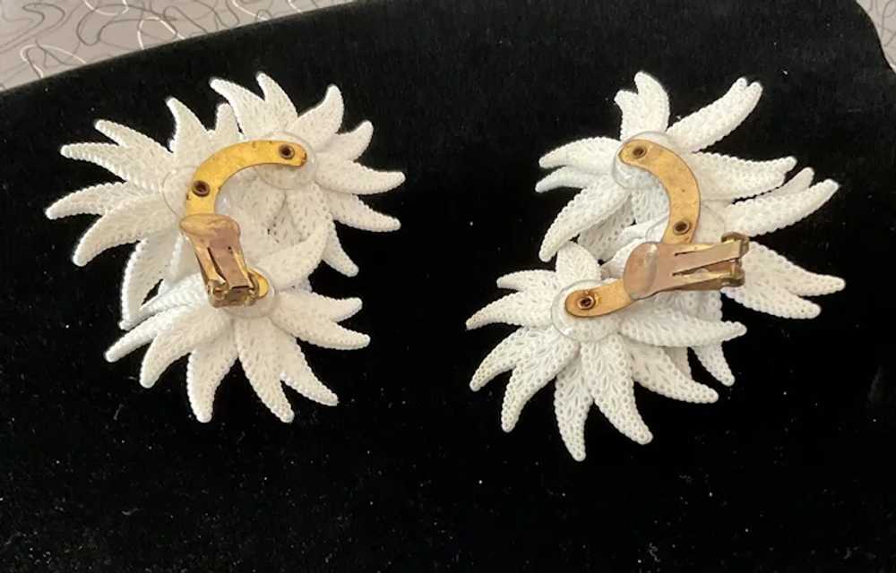 Vintage White Plastic Huge Flower Earrings - image 4