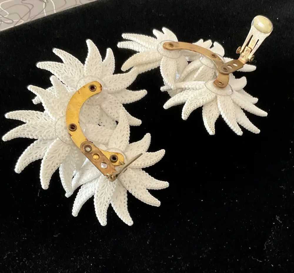 Vintage White Plastic Huge Flower Earrings - image 5