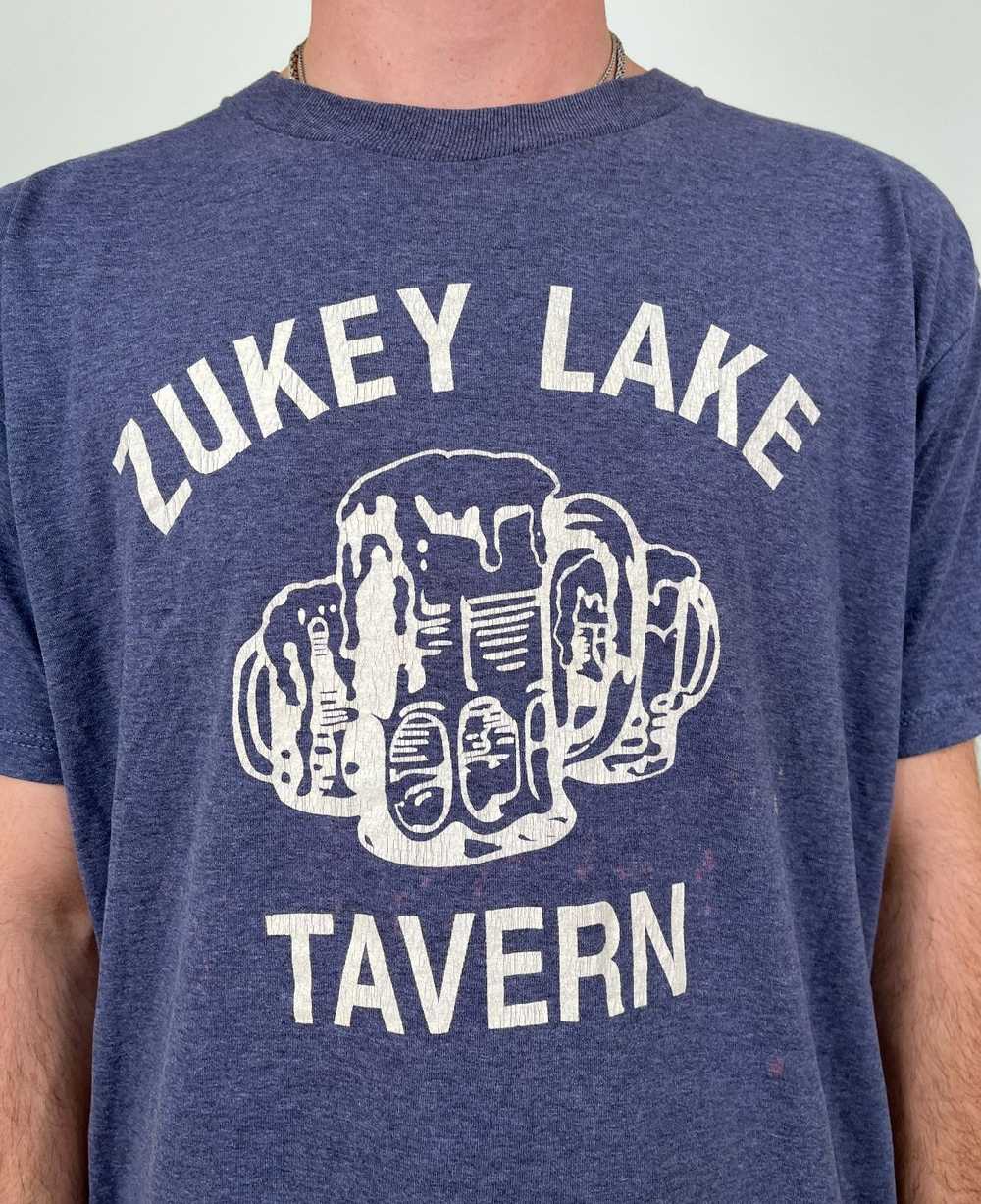 *AS-IS* 1990S ZUKEY LAKE TAVERN BEER MUGS GRAPHIC… - image 4