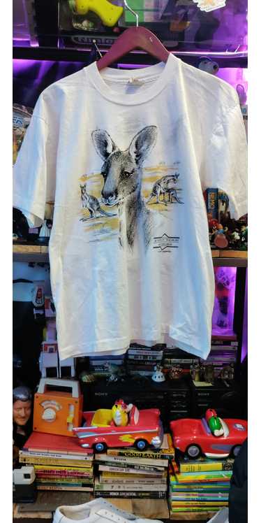 Vintage Australian Wildlife Grey Kangaroo tee shir