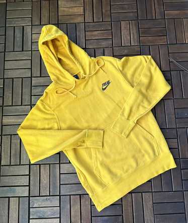 Nike × Streetwear • Y2K Nike yellow Giannis Greek 
