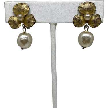 Pretty signed Miriam Haskell flower earrings - image 1