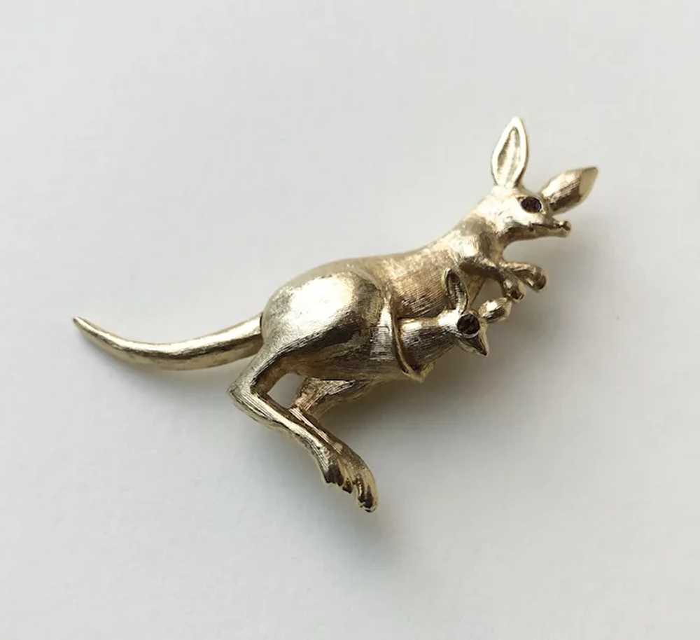 Gold kangaroo brooch pin, GF Avon 60s vintage jew… - image 4