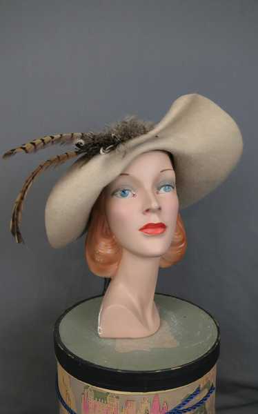 Vintage Beige Felt Hat with Wide Brim and Feathers