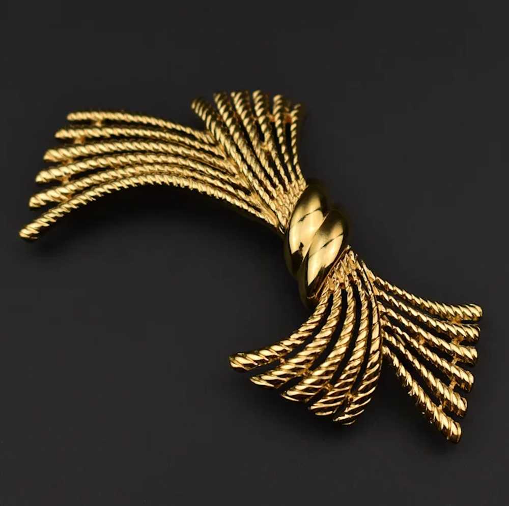 Large bow brooch gold, elegant basic lapel pin - image 4
