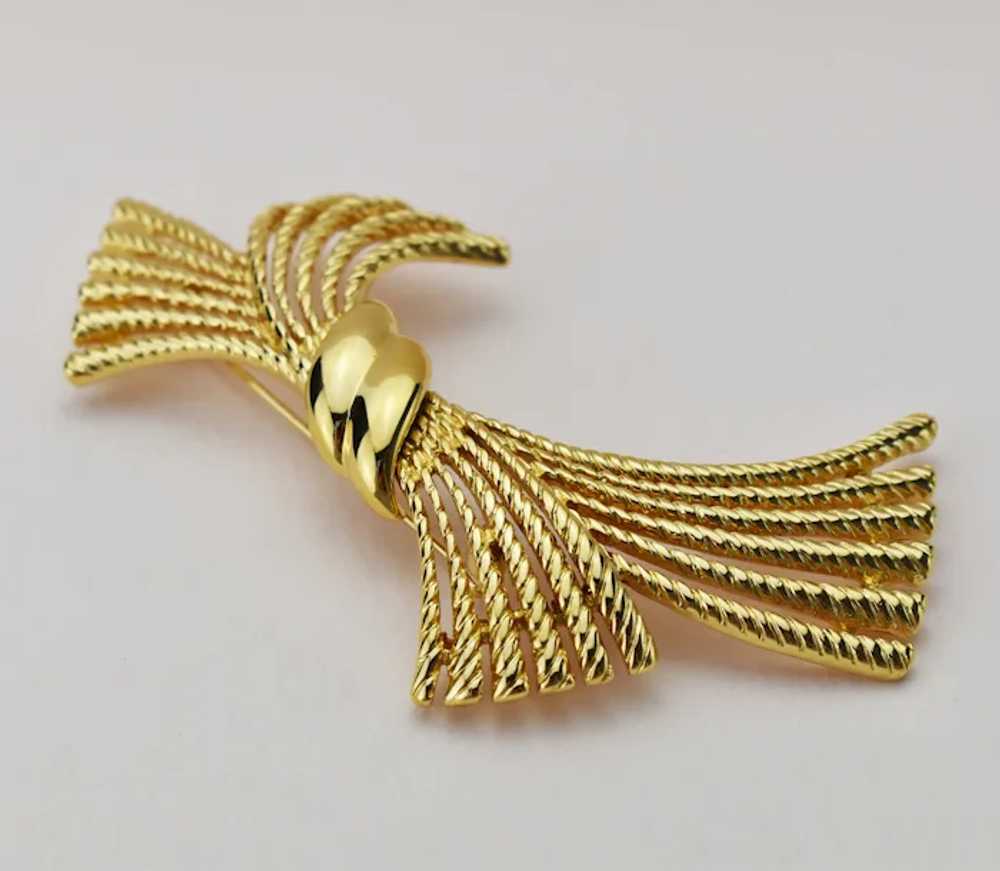 Large bow brooch gold, elegant basic lapel pin - image 6