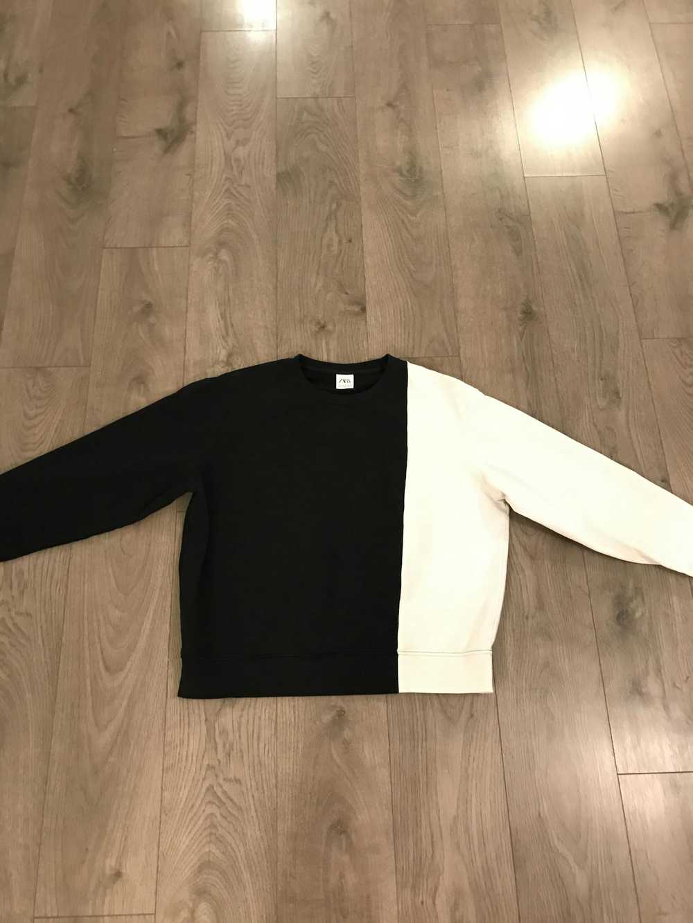 Zara Classic Black and White Colorblock Sweatshirt - image 1