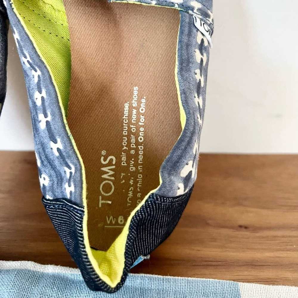 Toms Toms shoes blue white pattern with dust bag … - image 4
