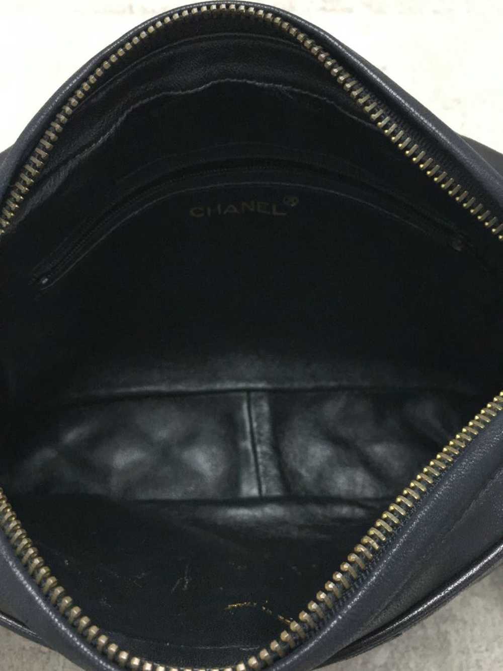 Chanel Chanel Leather Shoulder Bag - image 6
