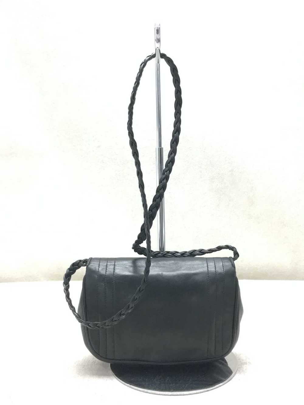 Chanel Chanel Leather Shoulder Bag - image 3