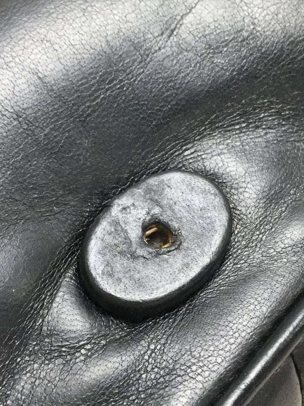 Chanel Chanel Leather Shoulder Bag - image 7