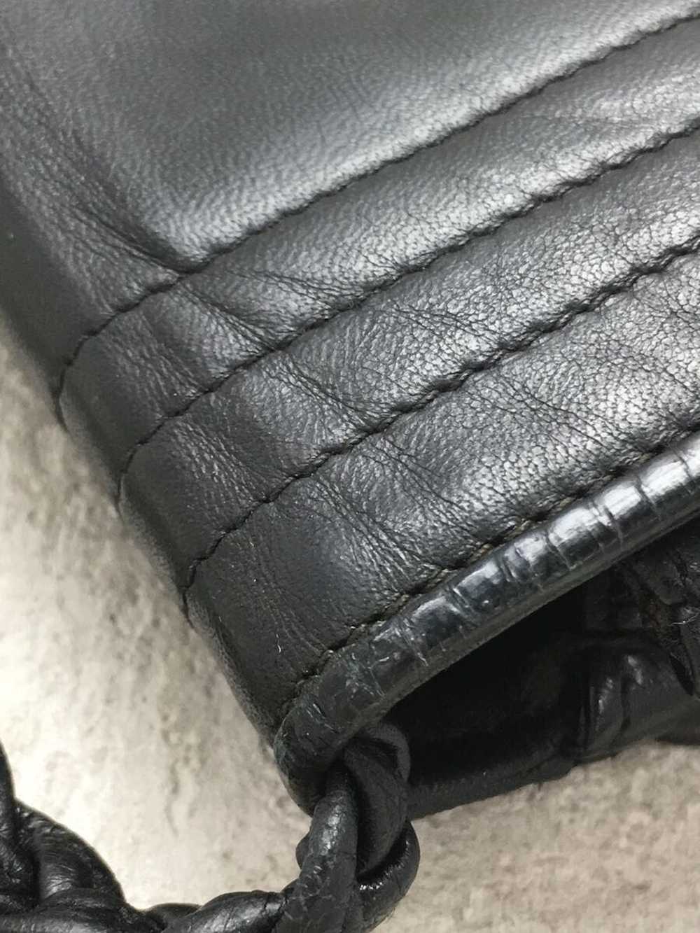 Chanel Chanel Leather Shoulder Bag - image 8