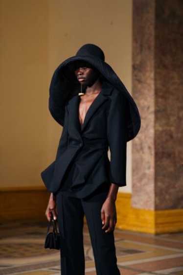 JACQUEMUS ラシュヘソウタテトレフスカト 241SK0471020 100 Sale selection for Women - JACQUEMUS | Official website
