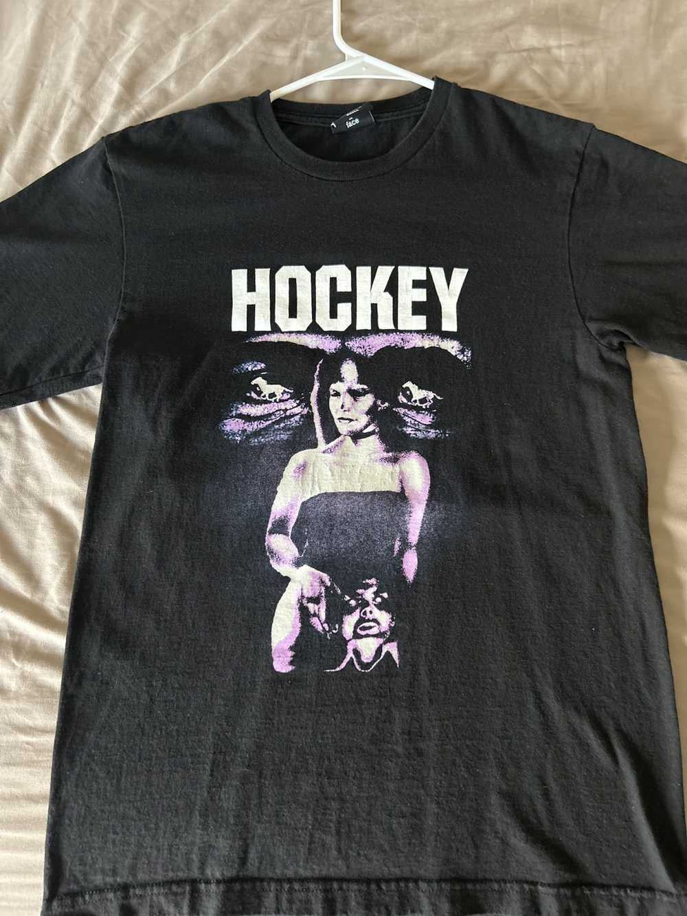 Hockey Hockey (eyes without a face) black Tee Gem