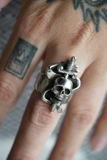 The Great Frog The Great Frog Skull & Dagger Ring