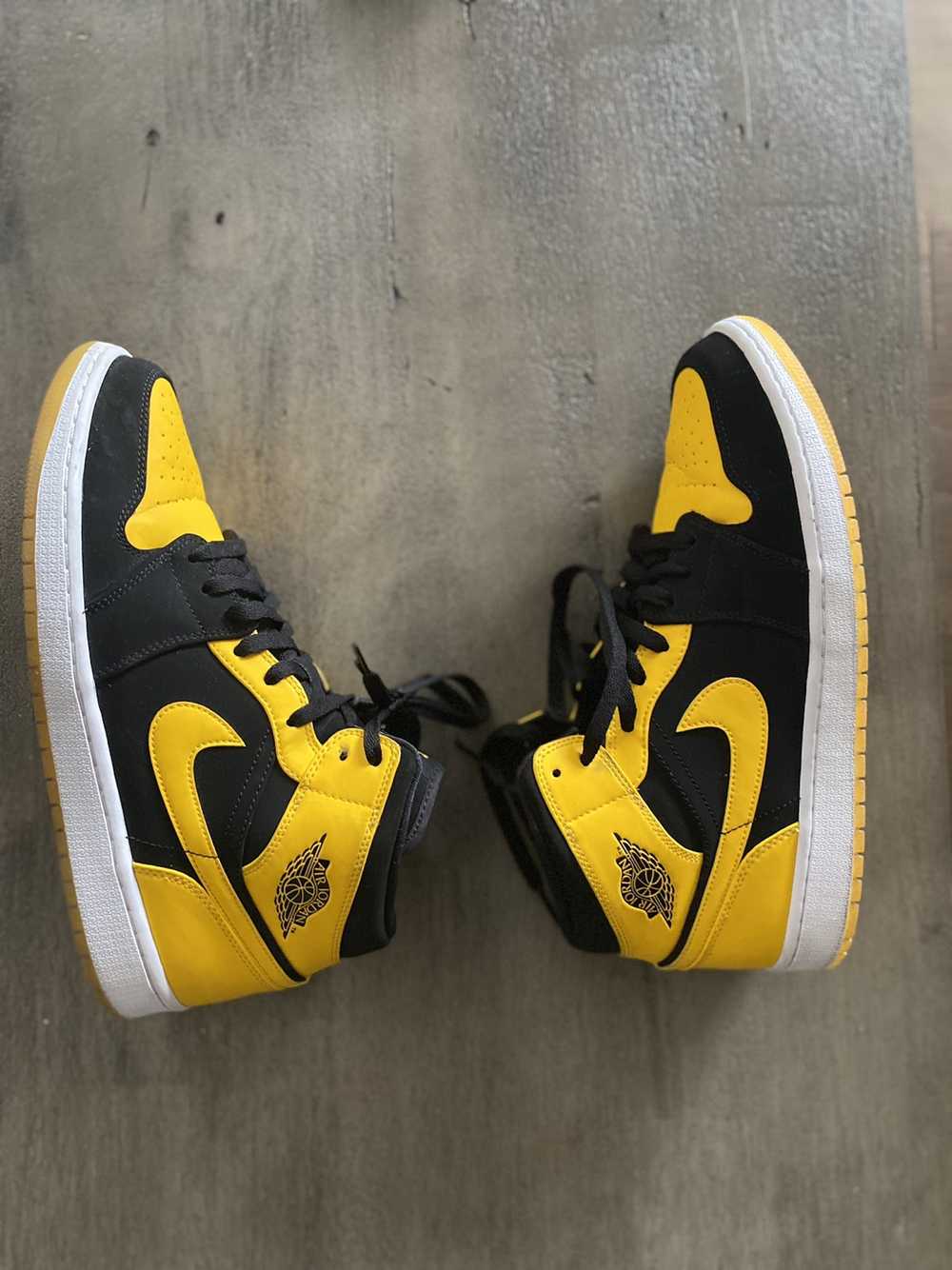 Jordan Brand Air Jordan 1 Retro Mid ‘New Love’ 20… - image 2