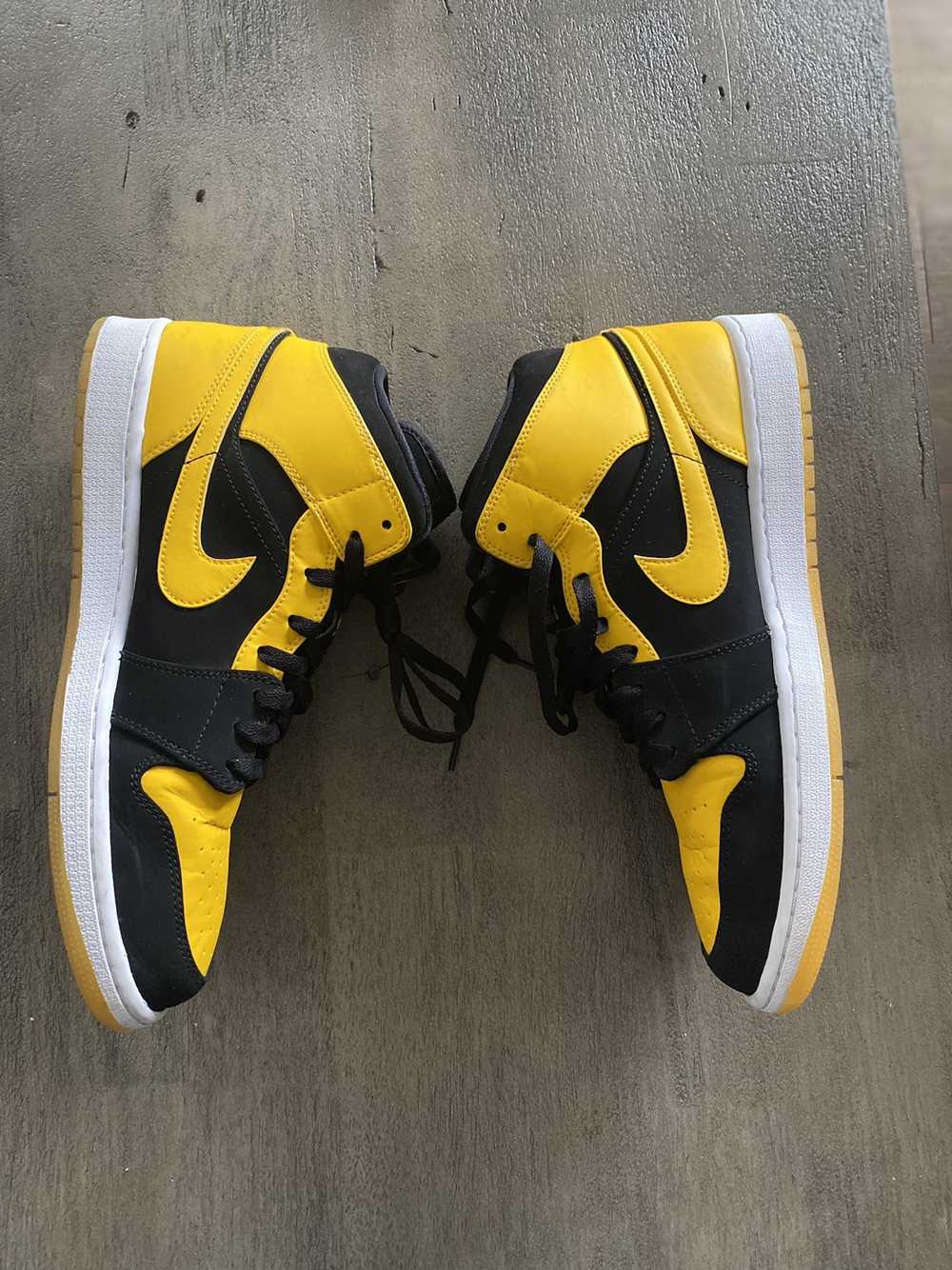 Jordan Brand Air Jordan 1 Retro Mid ‘New Love’ 20… - image 3