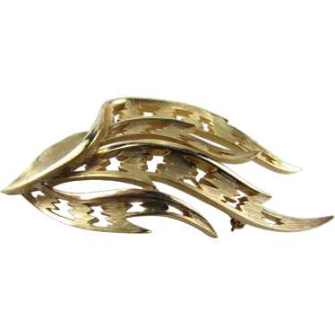 Crown Trifari  Mid-Century Brushed Gold Tone Pin - image 1