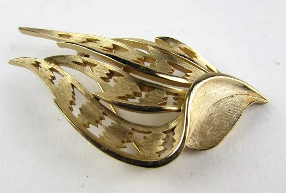 Crown Trifari  Mid-Century Brushed Gold Tone Pin - image 2