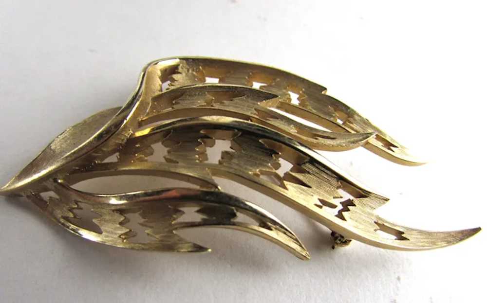 Crown Trifari  Mid-Century Brushed Gold Tone Pin - image 6