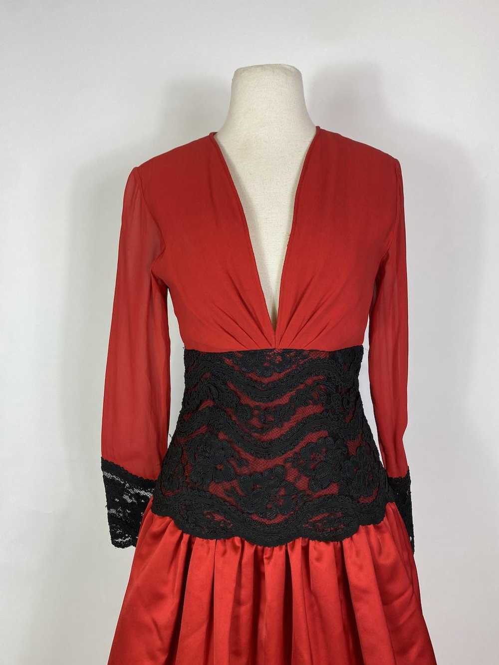 1970s - 1980s Red Silk Chiffon Satin Black Lace D… - image 2