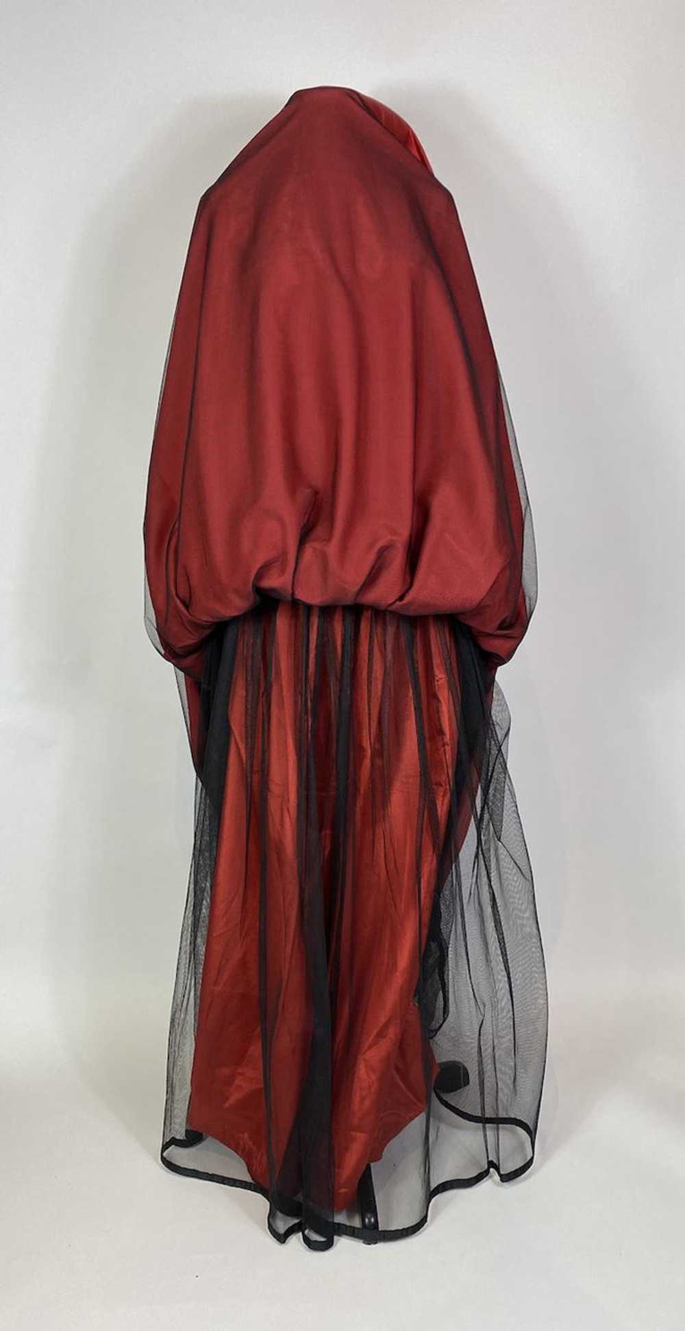 1970s - 1980s Red Silk Chiffon Satin Black Lace D… - image 8