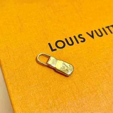 LOUIS VUITTON LV 1 ZIPPER PULL CHARM teal GOLD tone metal , 14mmx