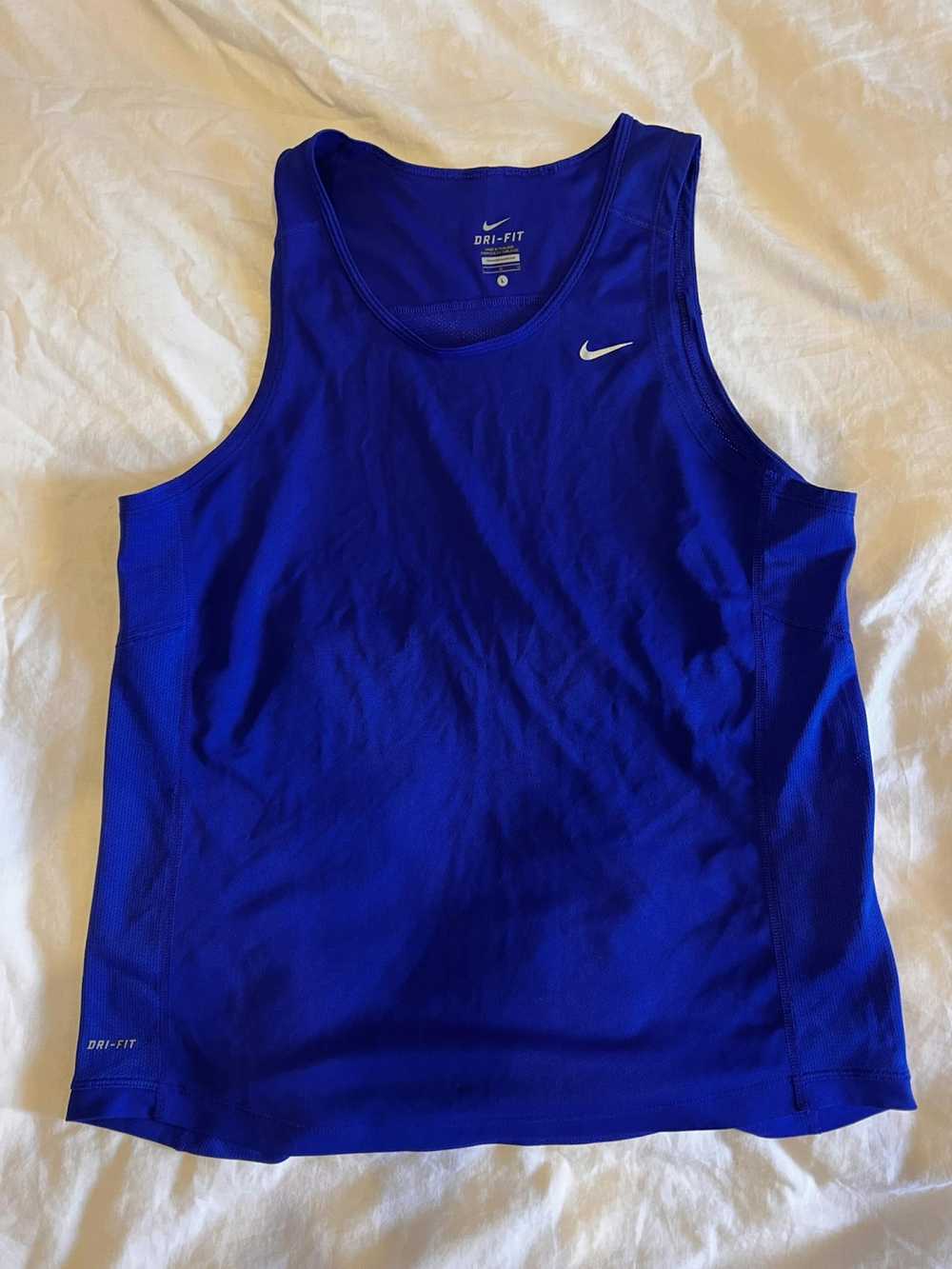 Nike Sleeveless Sport T-shirt - image 3