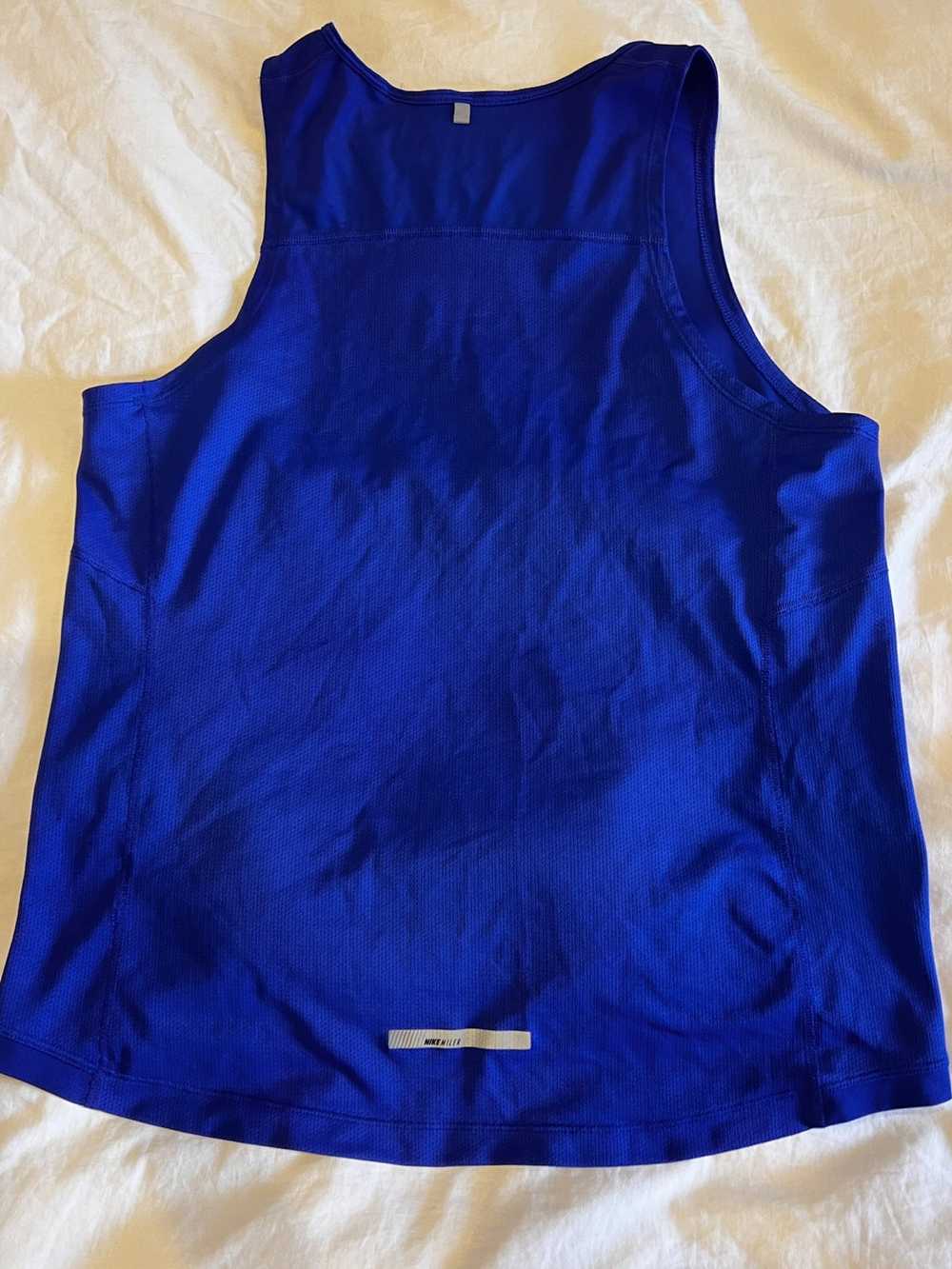 Nike Sleeveless Sport T-shirt - image 4