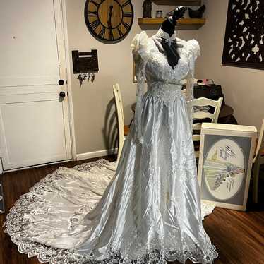 Vintage 80s-90s modest wedding gown dress & veil … - image 1