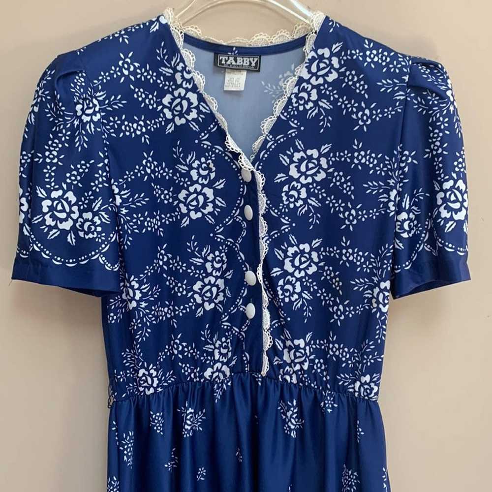 Vintage Tabby Dress Size 12P Blue White Floral - image 1