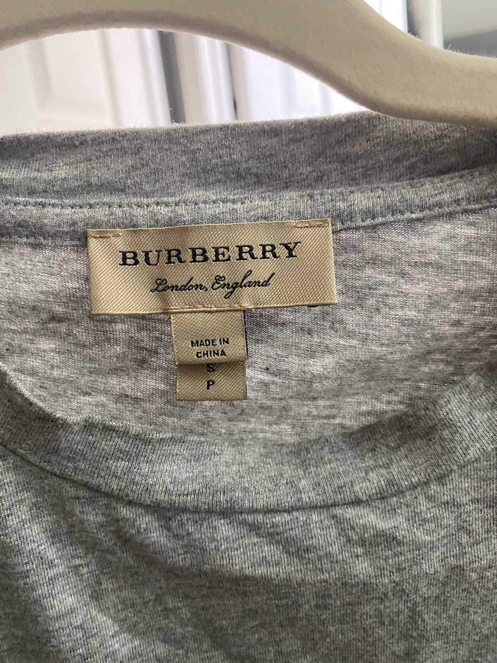 Burberry Burberrys of London logo Rainbow T-Shirt - image 3