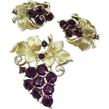 Vintage Lisner Grape Cluster Brooch and Earrings - image 1