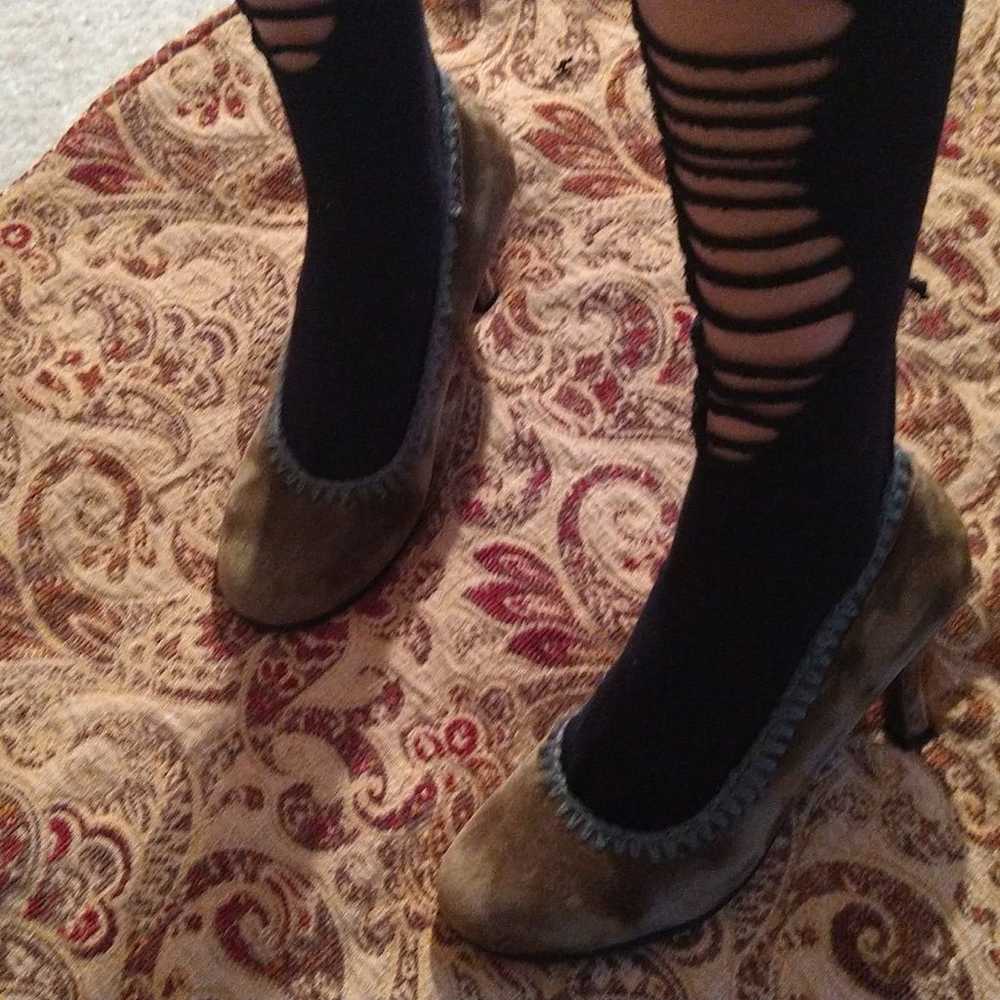 Super cute vintage heels - image 2