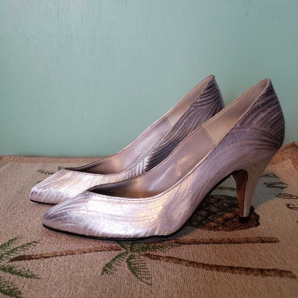 Vintage Silver shoes sz 5 with 3 inch heels - image 4