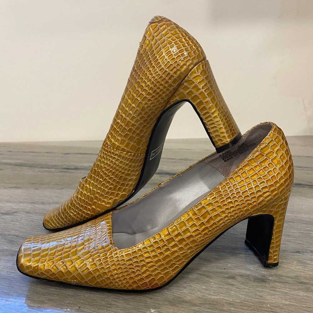 Bellini Croc Pattern Gold Pumps Shoes 9M - image 1