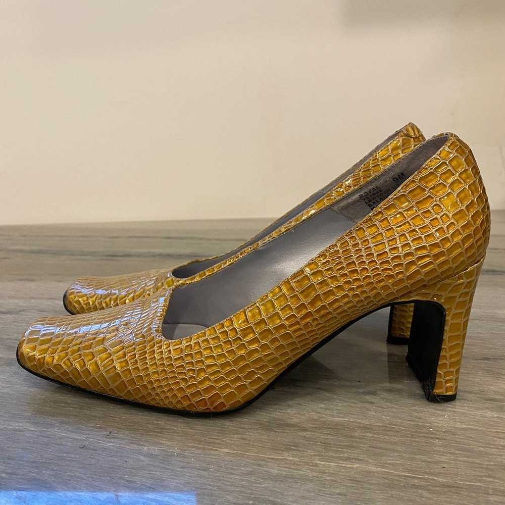 Bellini Croc Pattern Gold Pumps Shoes 9M - image 2